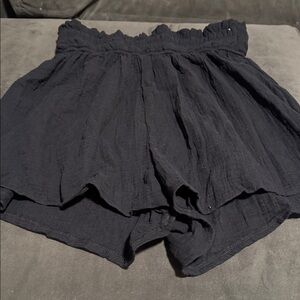 Cupshe Black Ruffled-Hem Textured Shorts